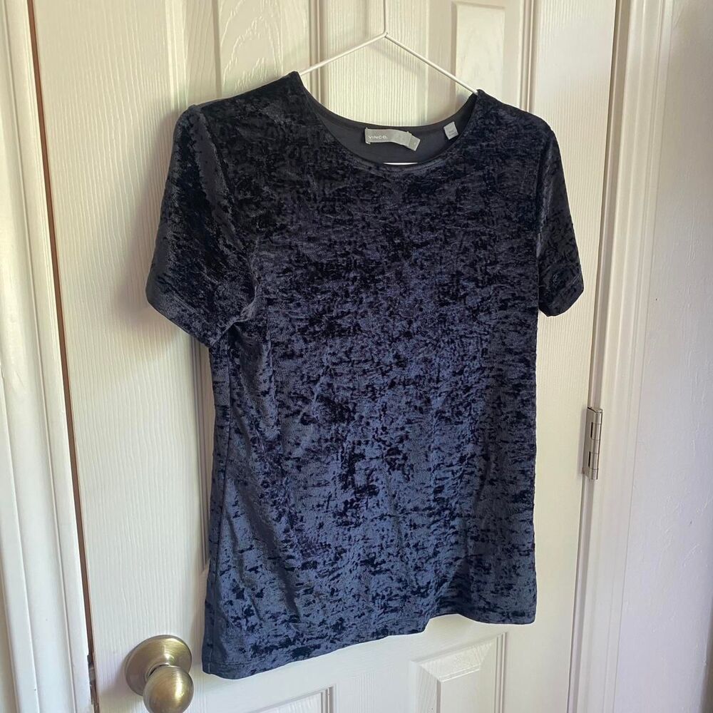 Vince Women's Navy and Black T-shirt